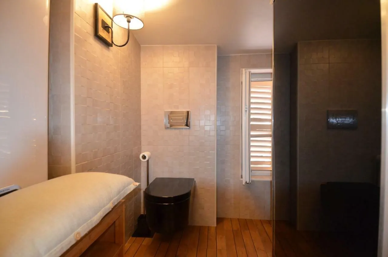 Appartement Duplex De Charme 4 Personnes Quartier Du Port A Nice 0*,  France